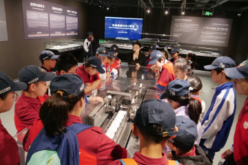 见证辉煌！坪山少警参观比亚迪博物馆纪实