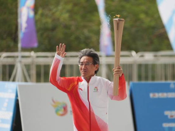 十五运会火炬传递在深圳莲花山启动，首次四城同传