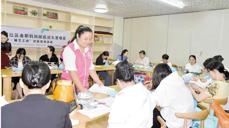 大浪街道“芳华姐姐”刘付森激活社区“她力量”