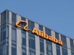 对标ChatGPT！阿里秘密启动“千问”项目打造个人AI助手，股价一度涨超5%