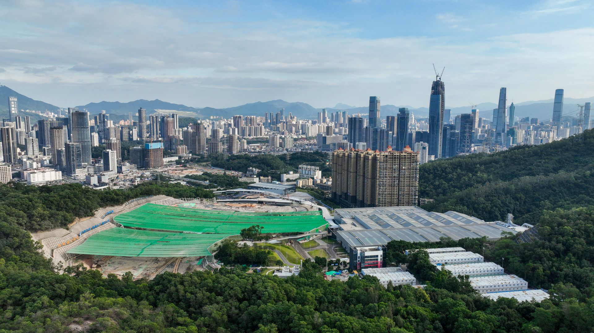 深圳开挖全国体量最大垃圾填埋场，110米“垃圾山”连根拔起！还城市超100万平方米产业空间