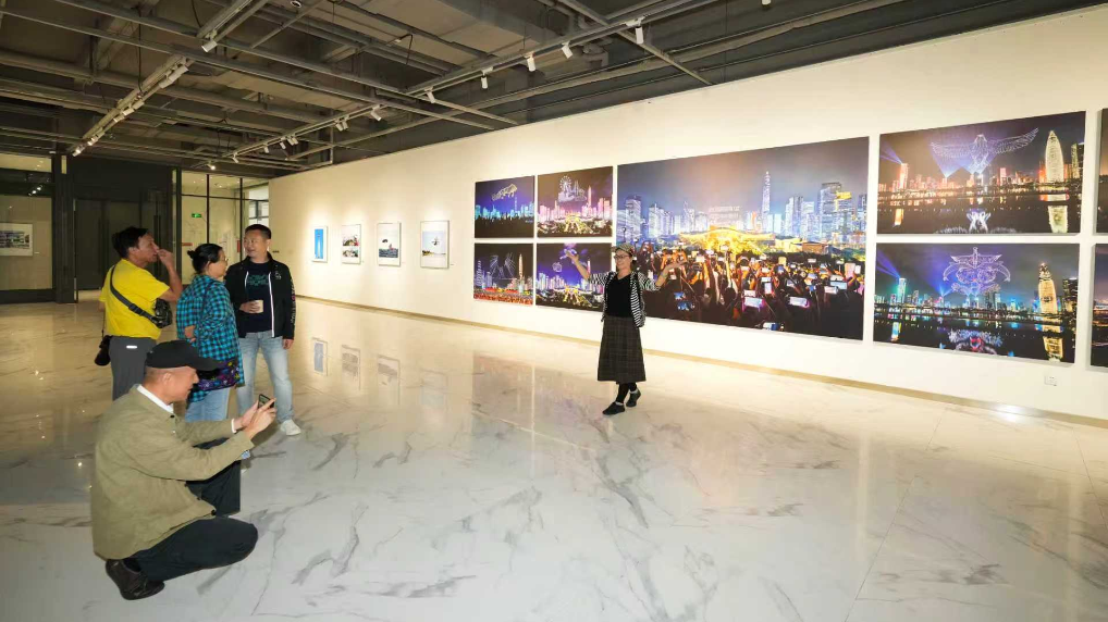 深圳低空经济摄影展启幕,以敏锐的镜头捕捉城市发展轨迹