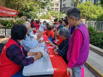 罗湖区木头龙社区开展“家门口”的银龄健康行动