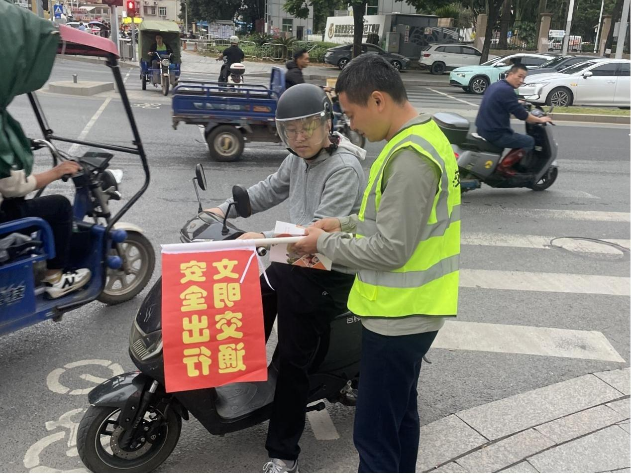 观湖街道开展交通文明劝导行动，筑牢全运会交通安全防线