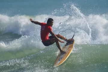 第十五届全运会冲浪项目决赛在汕头举行,吴世栋、杨思琪夺冠