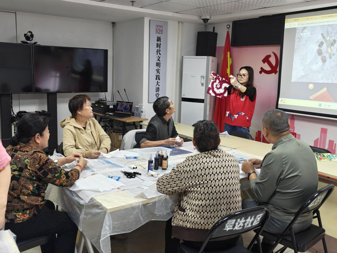 罗湖翠达社区举办扎染手工坊，居民沉浸式体验非遗艺术
