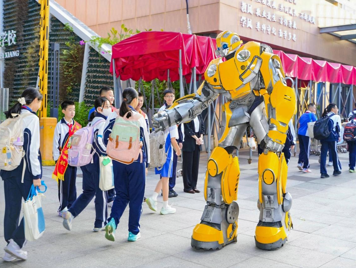 火箭升空、机器人起舞！深圳中学梅香学校科技节燃动航天梦