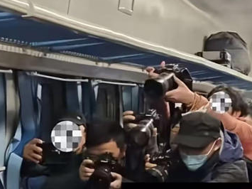 官方通报“凉山公益列车上众多游客围堵拍摄彝族老人”