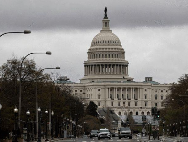美参议院投票通过临时拨款法案 