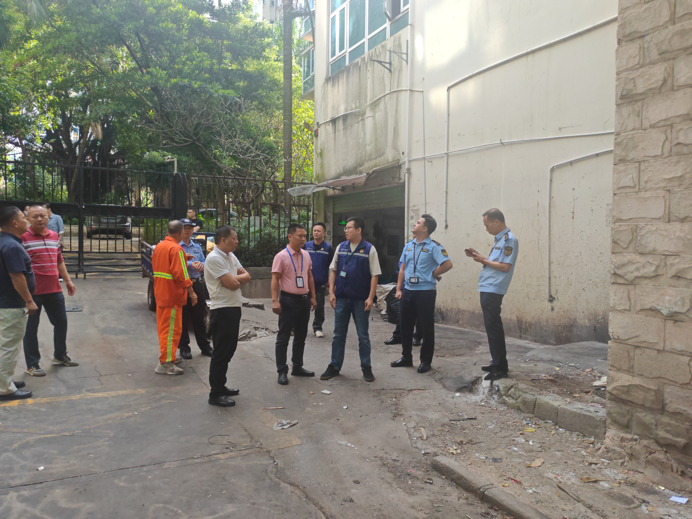 消防通道通了！民治街道民强社区多部门联动整治废品站乱象获居民点赞​