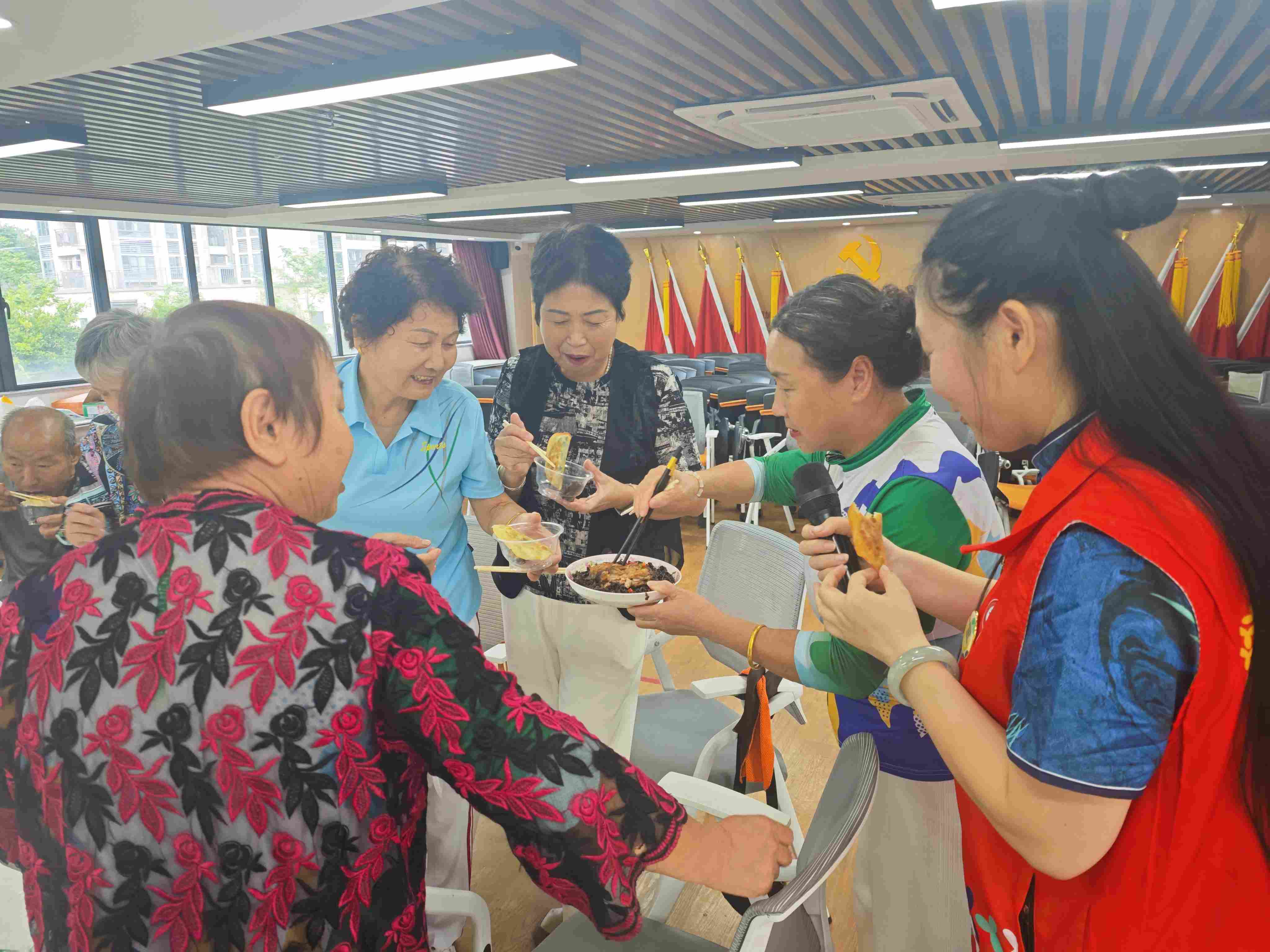 观湖街道润城社区帮扶食材美食体验活动暖人心