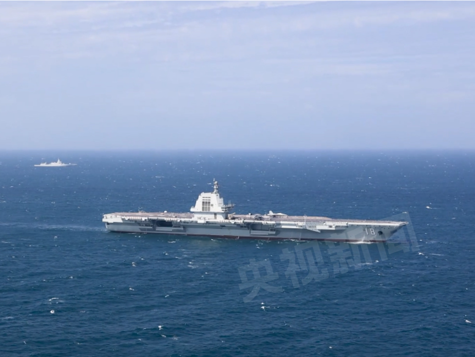 福建舰开展入列后首次海上实兵训练