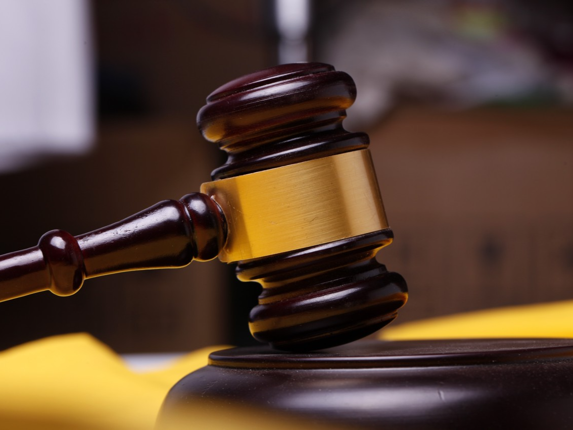 未成年中学生文“花臂”，父母起诉文身店索赔损失，法院是否支持？