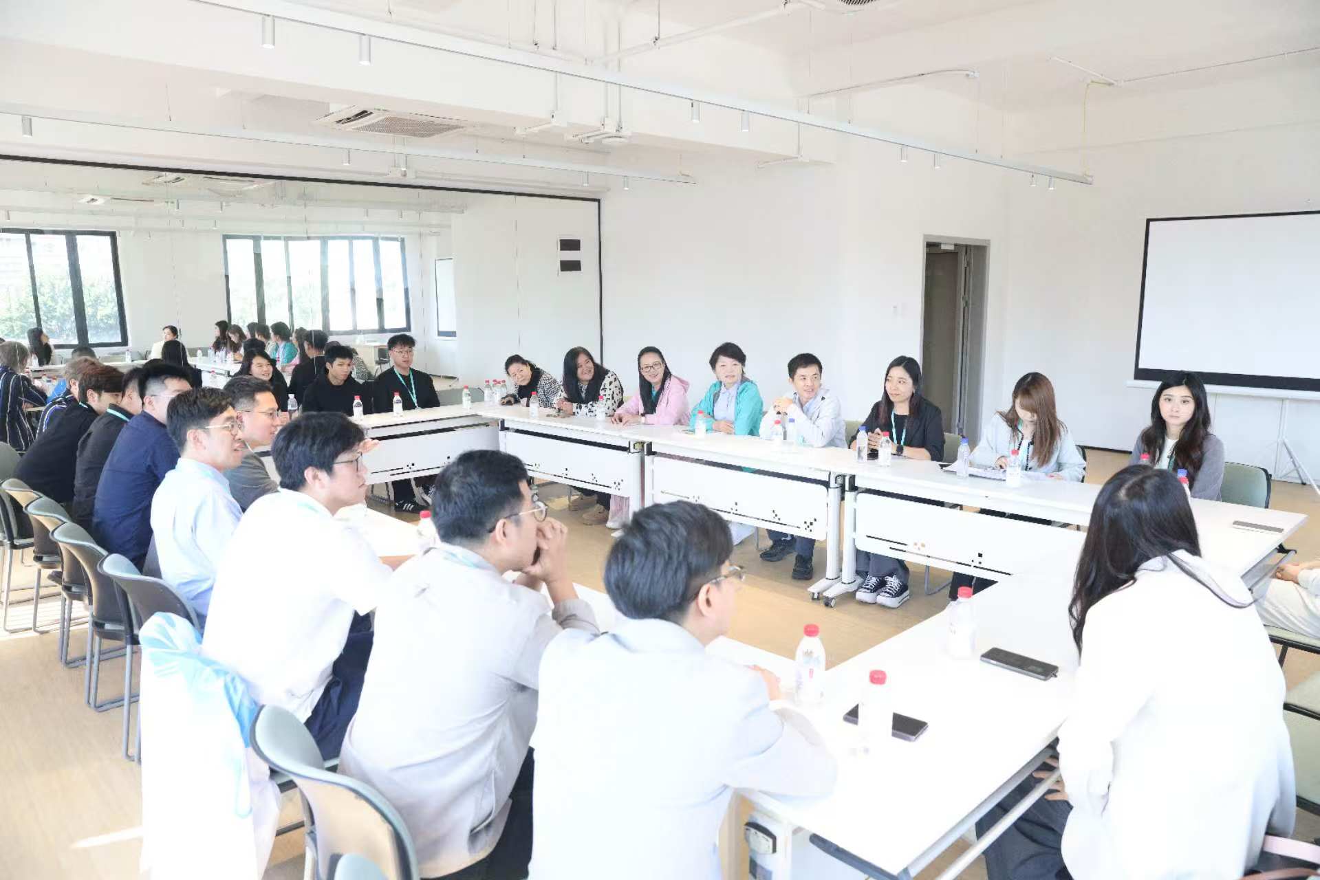 澳门参访团走进罗湖区妇女儿童活动中心参观交流