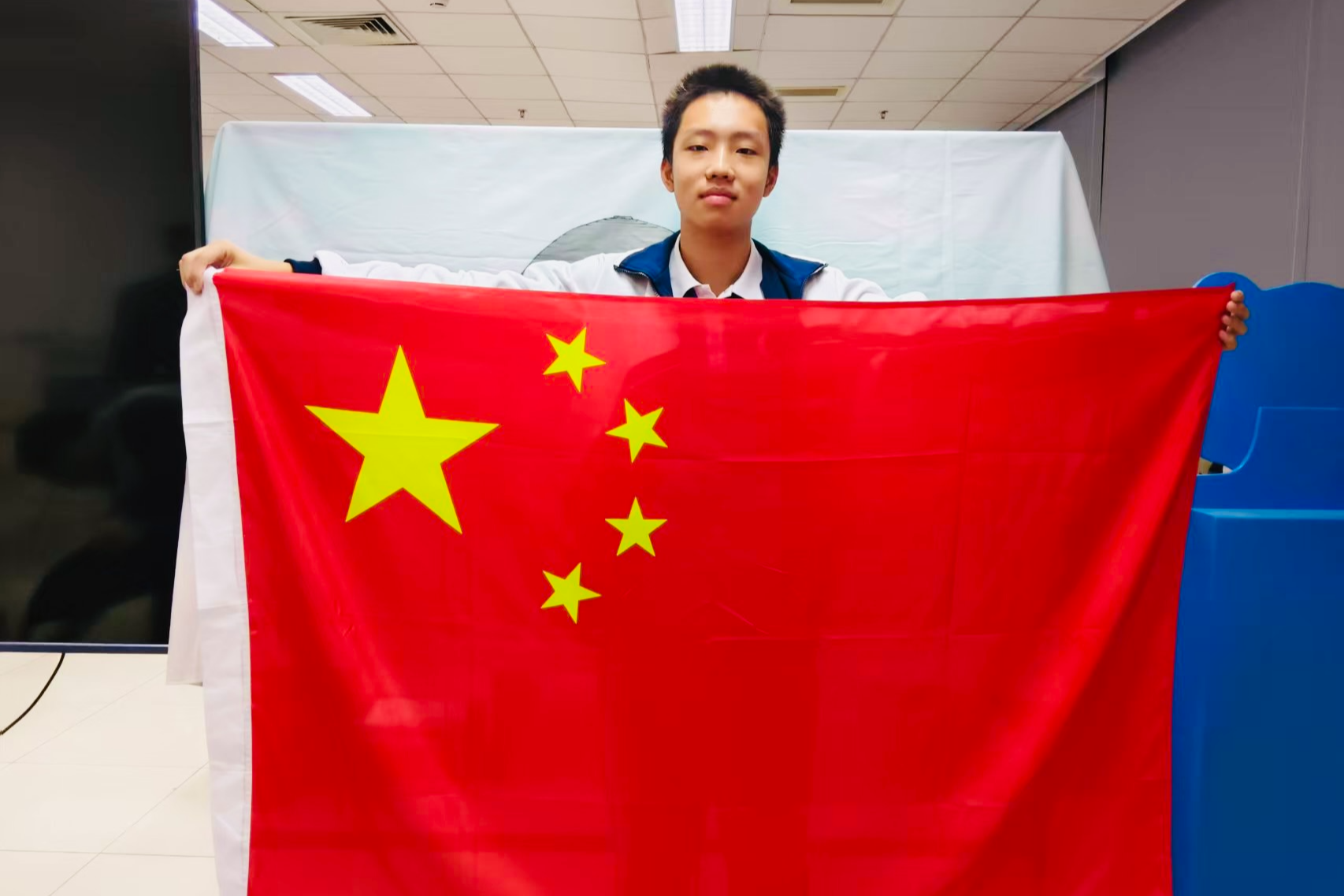 深圳“追星”少年斩获国际天文奥赛银牌