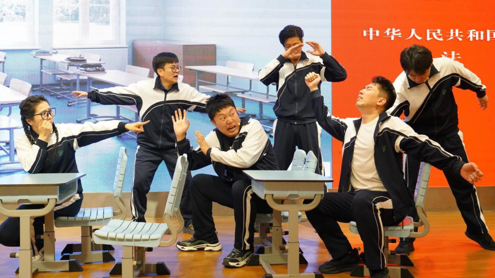 解锁学法新姿势！法治舞台“秀”进孝德学校