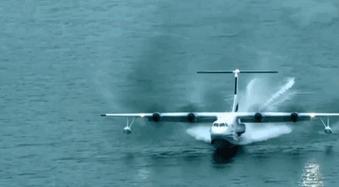 △AG600“鲲龙”生产试飞