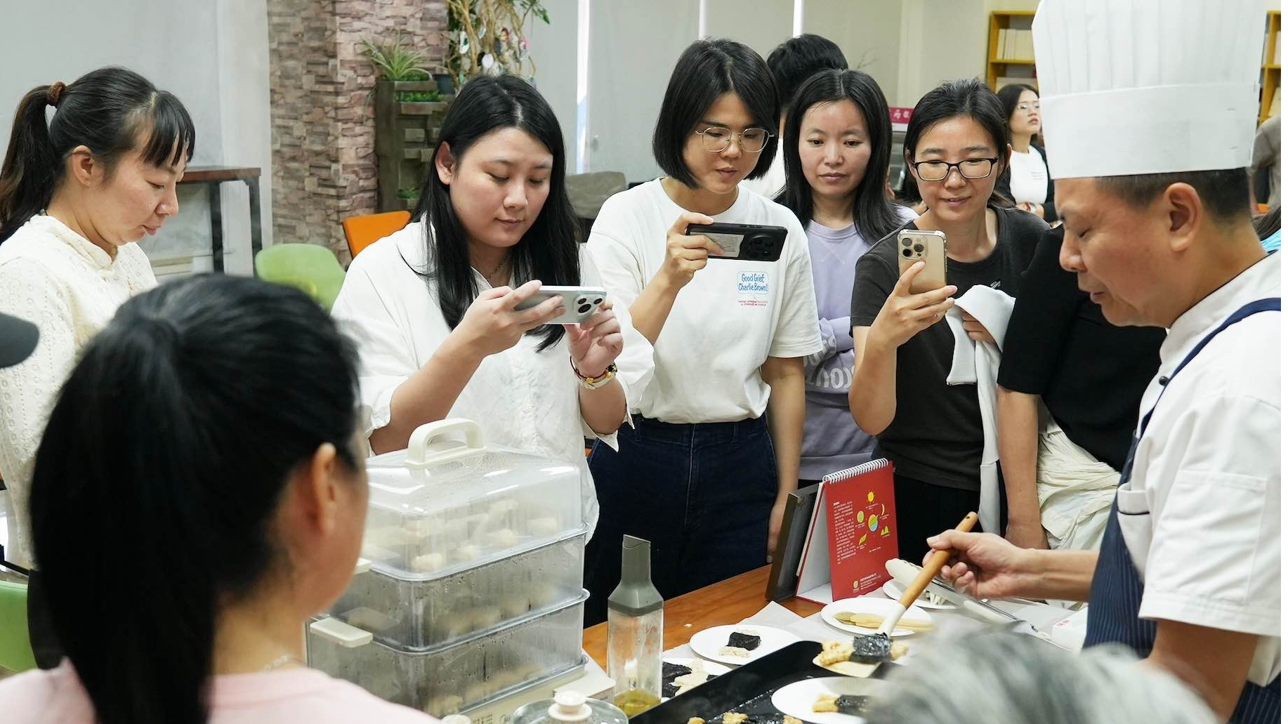 解锁非遗新打开方式！沙井齐善素食公益活动，让传承“活”起来