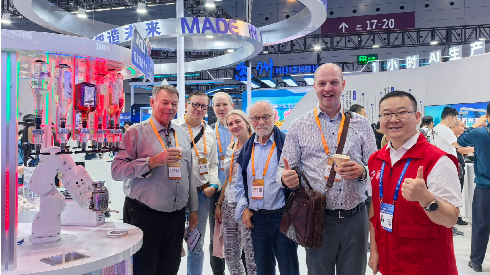 双语讲AI、带娃看科技！高交会上的宝安这位志愿者火了