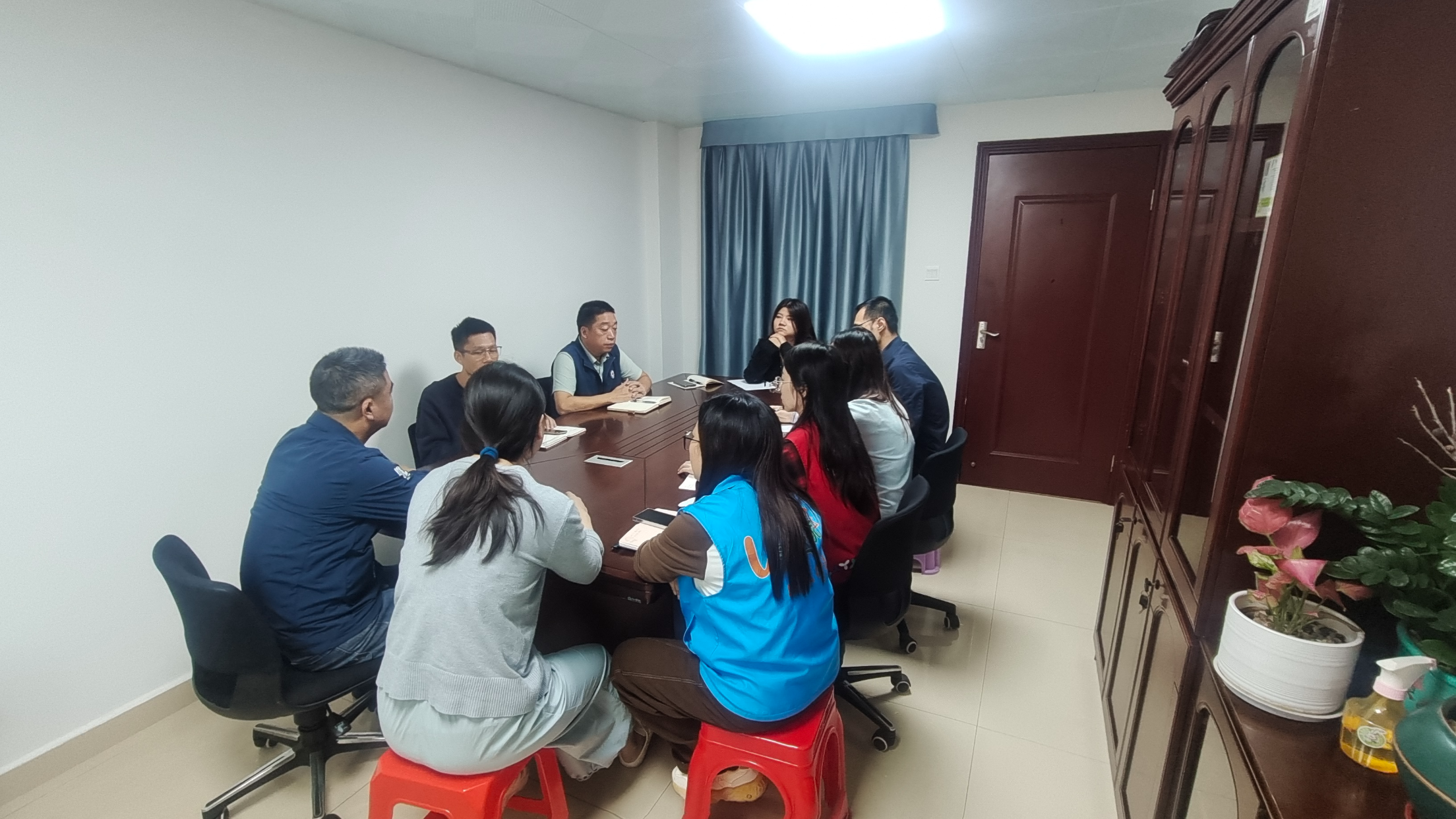 凤凰街道甲子塘社区网格站长杨贵：以“针脚”织密社区“幸福网”