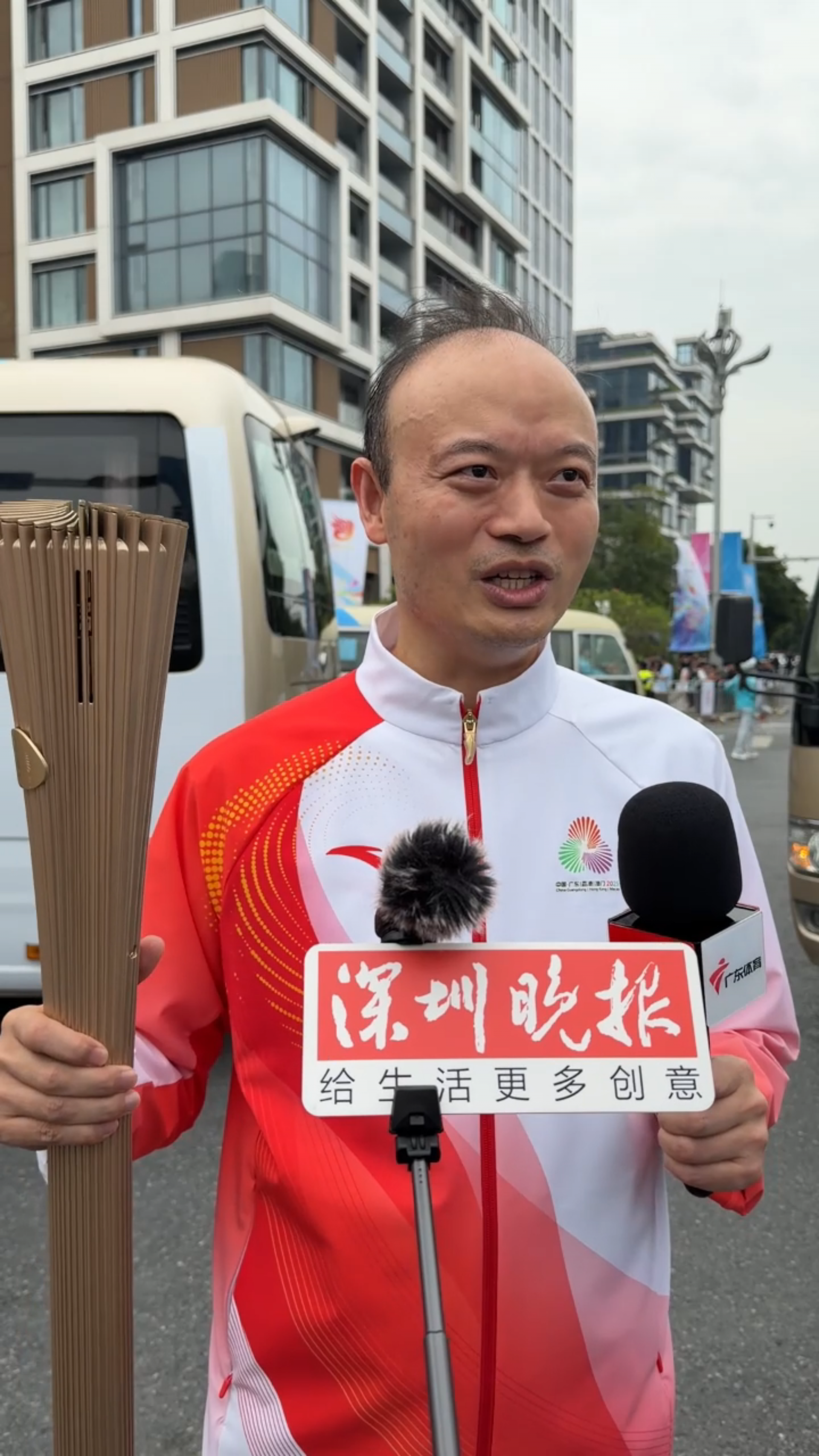 火炬手李慧：为火炬传递设计两次起跳动作，寓意人民有活力，明天更美好