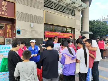 罗湖区翠平社区开展世界糖尿病日科普宣传活动