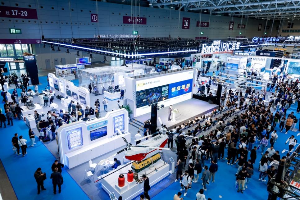 福布斯中国低空经济产业系列评选高交会专场展启幕 南山区筑巢引凤共绘“空中蓝海”新蓝图