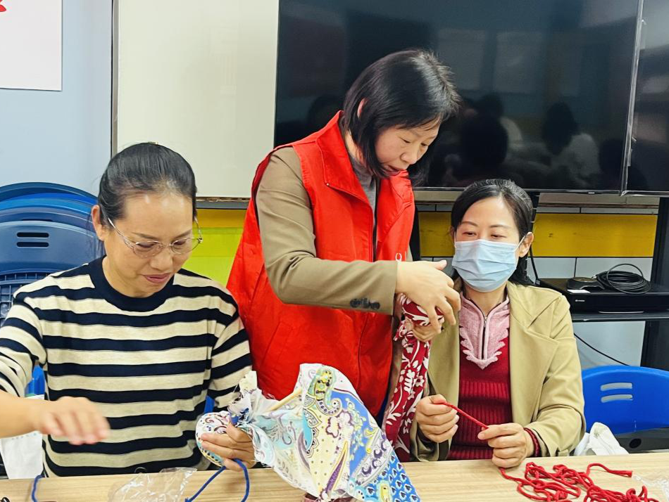 罗湖区翠岭社区开展保险知识主题手工活动