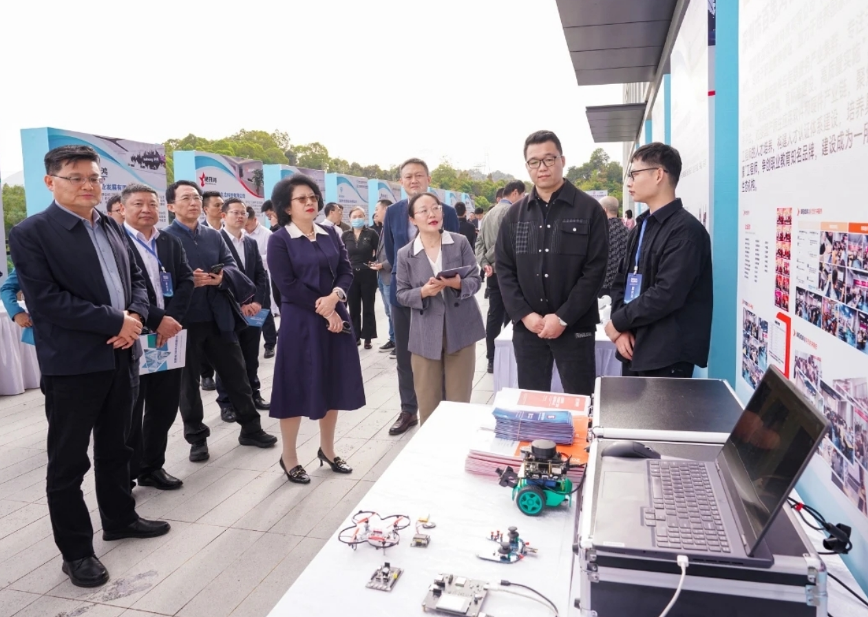 龙岗园山街道鸿蒙生态建设迈出实质性步伐，创新产品与应用场景同步亮相