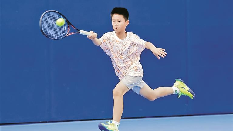 “龙华杯”青少年网球积分赛首站收官