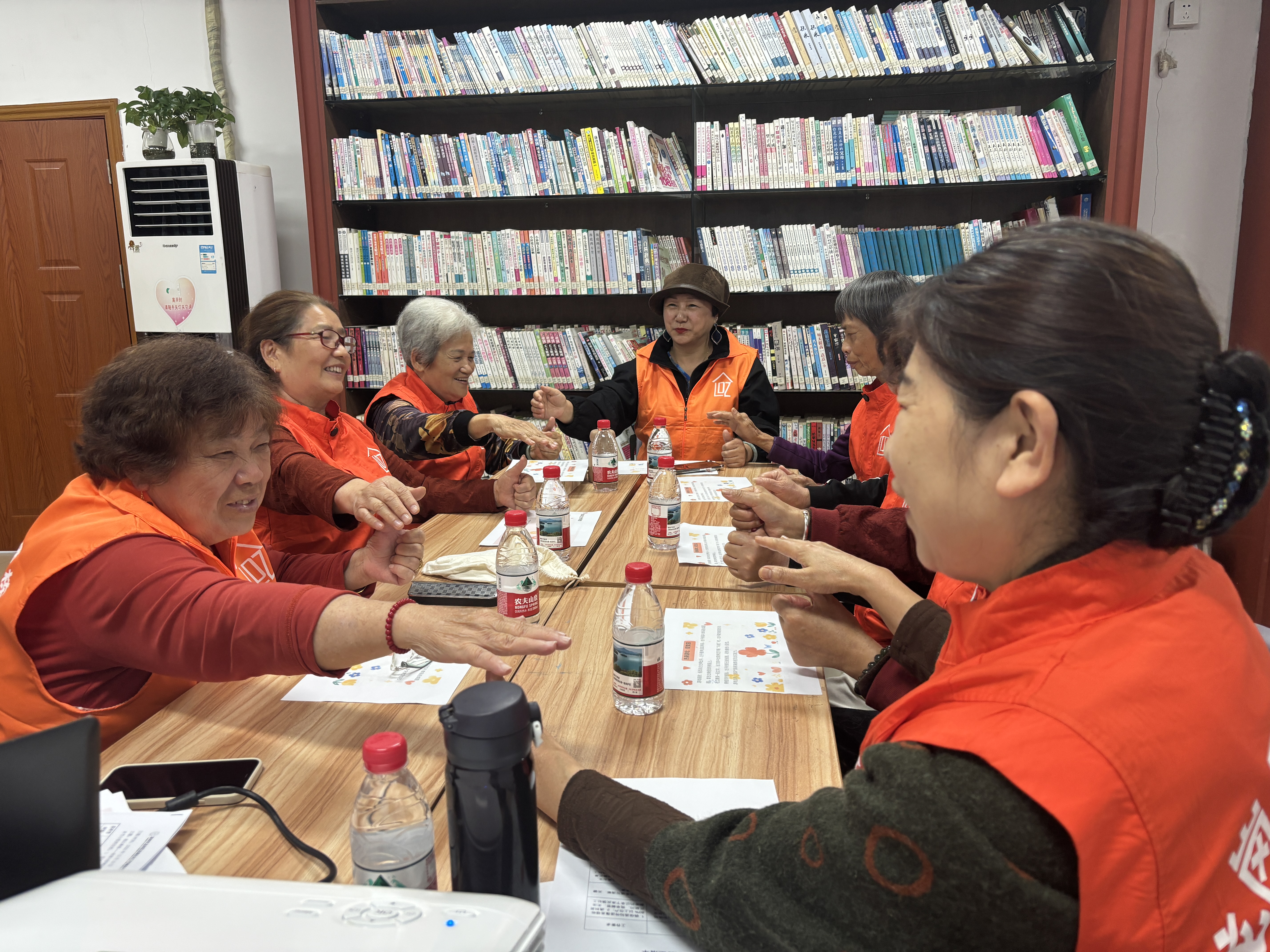 新雪社区银龄楼栋长赋能小组开课 社区长者学习楼栋管理知识