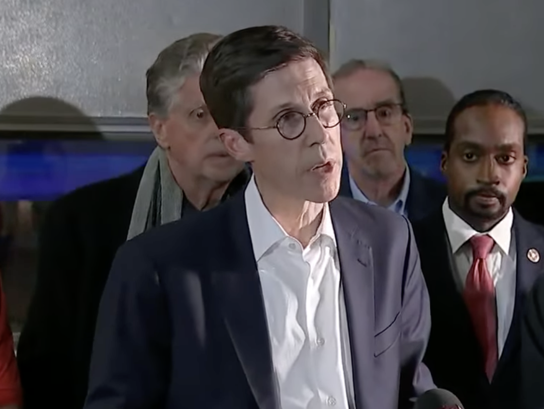 美布朗大学枪击案已致2死8重伤 枪手仍未被捕