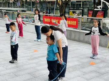 罗湖翠宁社区举办跳绳训练营，助力青少年快乐成长