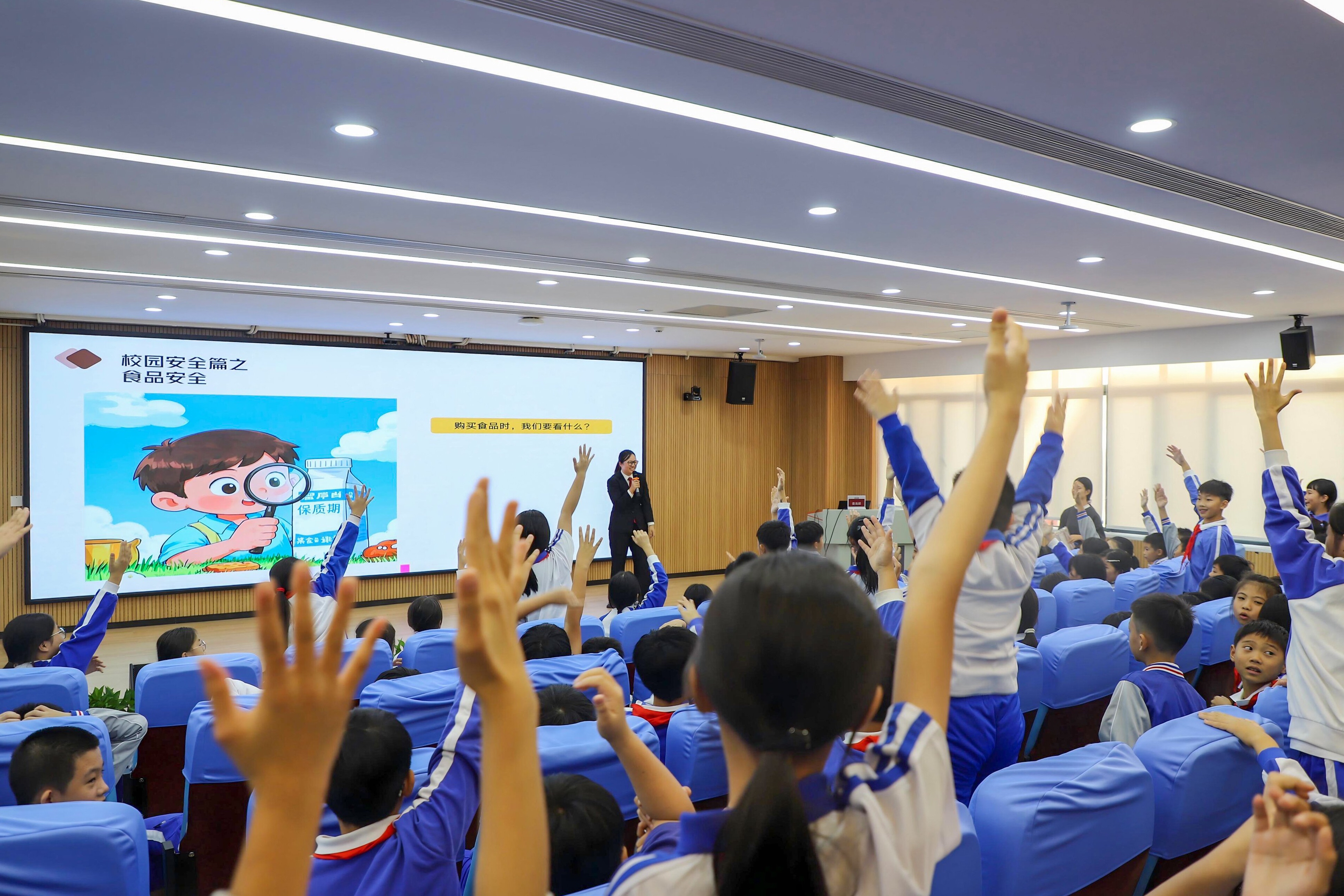 “请进来”零距离观摩 “走出去”面对面宣讲 深汕法院“宪法宣传周”护航青少年成长