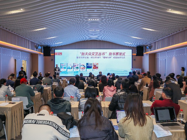 在东莞,每束光都有它的来处!“新大众文艺丛书”新书首发式暨文学创作“揭榜挂帅”签约仪式举行