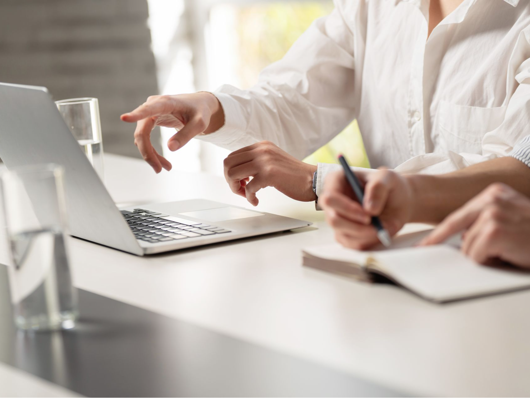 企业能对违纪员工罚款吗？律师一文讲清 | 读特普法 