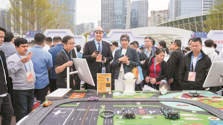 2025前海·宝安“宝景创享”场景对接大会：“技术找场景、场景引技术”成良性循环