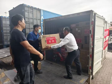 深港口岸高效联动，多批救援物资驰援香港大埔火灾