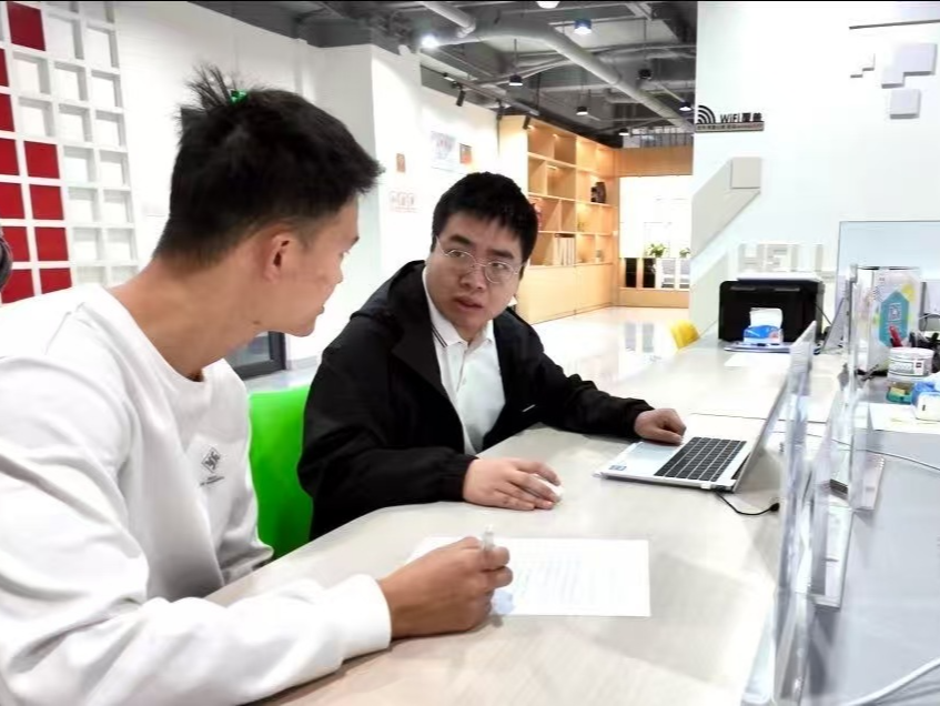 退伍兵哥的深圳第一站：拎包入住、免费体检，这个青年驿站还管找工作？