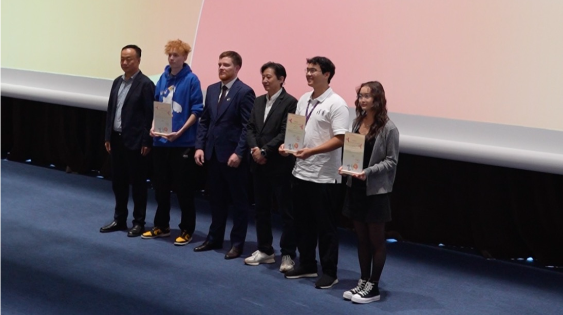 Z世代“开麦”APEC，深圳报业国传中心官宣Z10播报团招募开启