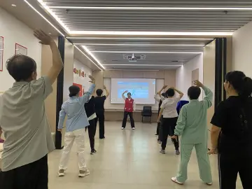 罗湖愉天社区长青老龄大学八段锦二期课程结业 