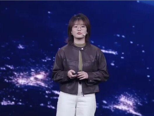 加入小米一个多月后，95后“AI天才”罗福莉首次公开亮相
