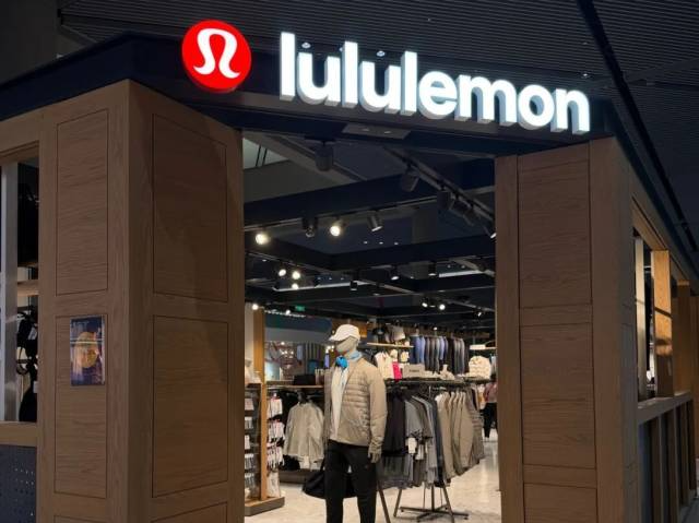 市值一年蒸发250亿美元，lululemon CEO被炒