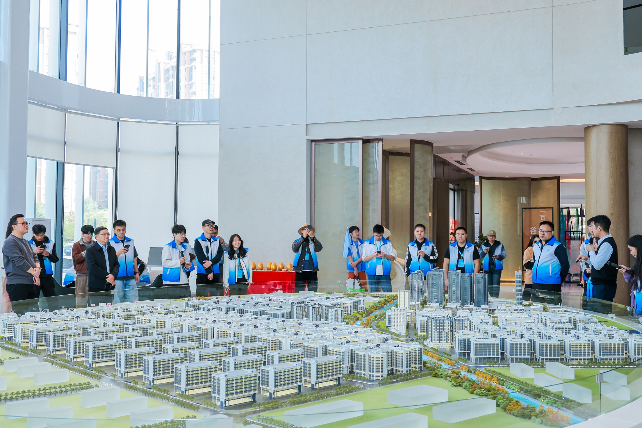 “网聚‘圳能量’ 助力‘百千万’”深汕采风行,网络大V们看到了啥?