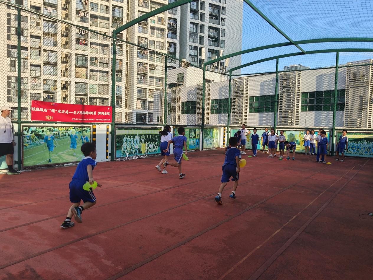 南山海湾社区党委：校社联动绘新篇 “绳” 采奕奕助成长