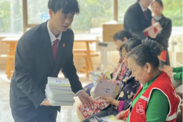 龙岗平湖社区携手法庭开展反诈宣传