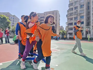 罗湖东晓街道绿景社区开展亲子趣味运动会