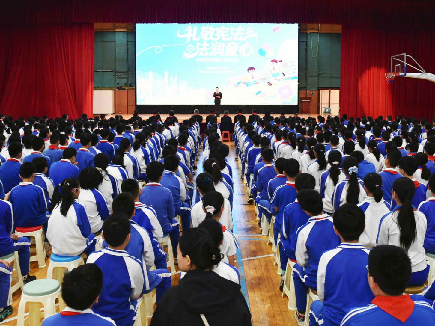 走进“宪”场 法润童心 深圳中院举行国家宪法日主题普法活动