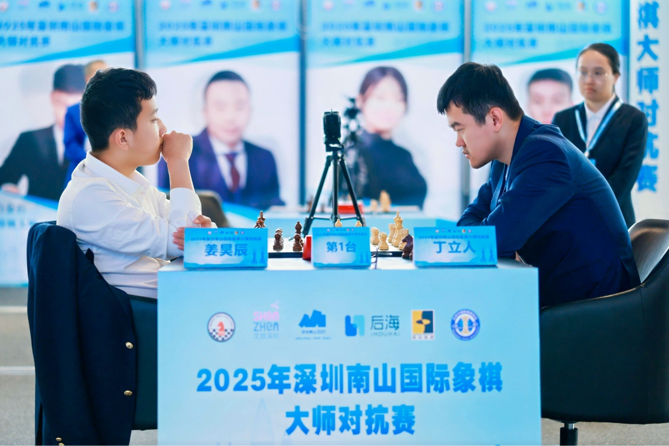 特写丨掌声，为“开门办赛”响起