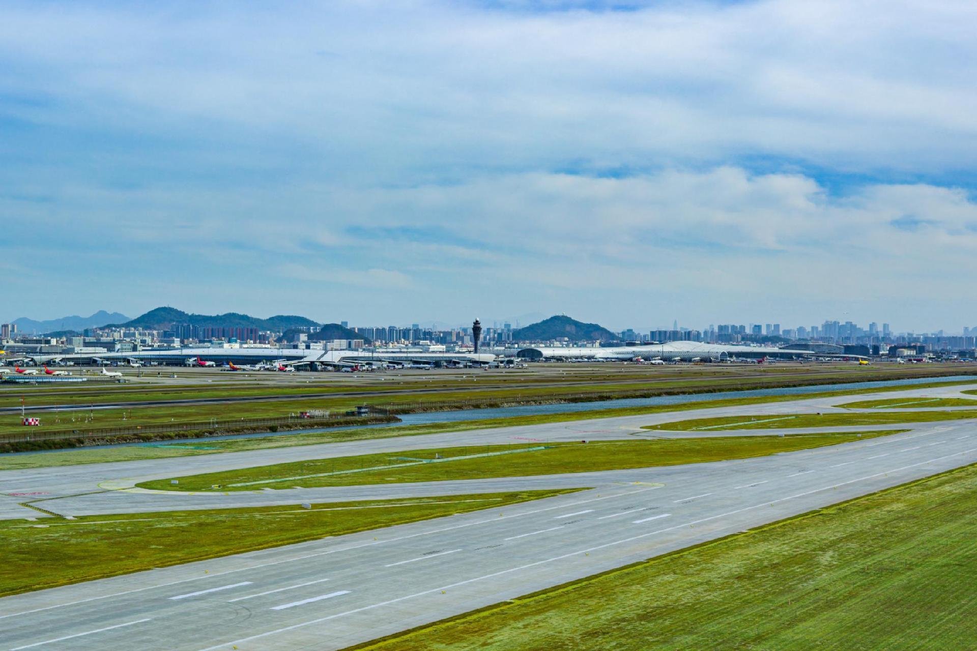 深圳机场正式迈入“三跑道时代”